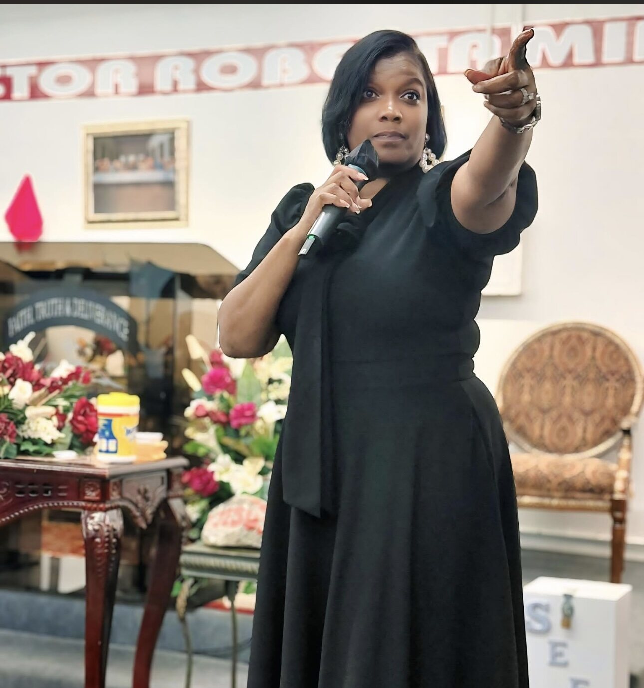Servant Leader Tammy Duncan ministering during worship